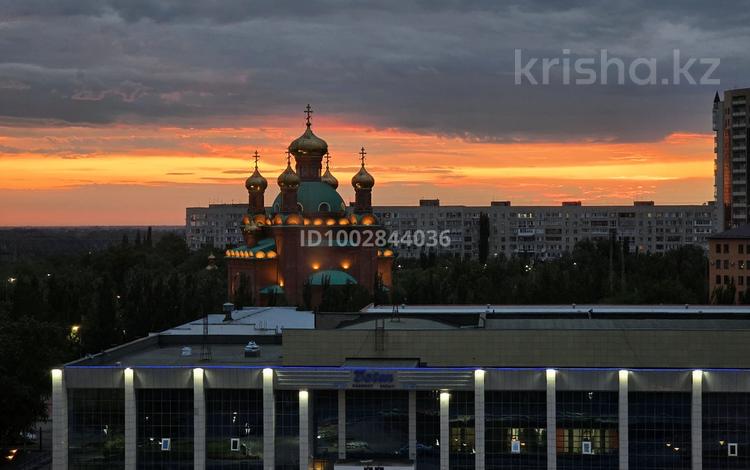 3-комнатная квартира · 70 м² · 9/9 этаж, Набережная 3 за 33 млн ₸ в Павлодаре — фото 2