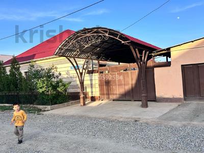 Продажа домов и дачи в Туркестанской обл.: Отдельный дом · 7 комнат · 200 м² · 10 сот., Алмалы 52 за 38 млн 〒 Отдельный дом · 7 комнат · 200 м² · 10 сот., Алмалы 52 за 38 млн 〒 в Туркестане