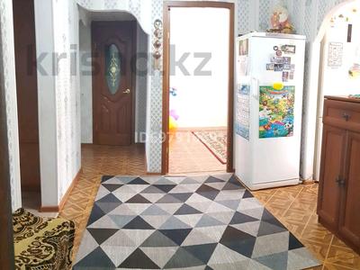 4-бөлмелі пәтер, 90 м², 3/5 қабат, Ауэзова 8, бағасы: 35 млн 〒 в Хромтау