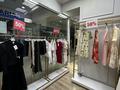 Готовый бизнес в ТЦ — магазин одежды с ремонтом и оборудованием · 55 м², бағасы: 6 млн ₸ в Шымкенте, Абайский р-н — фото 6
