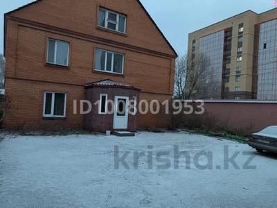 Дом · 6 комнат · 300 м², Жабаева 95 за 100 000 〒 в Петропавловске