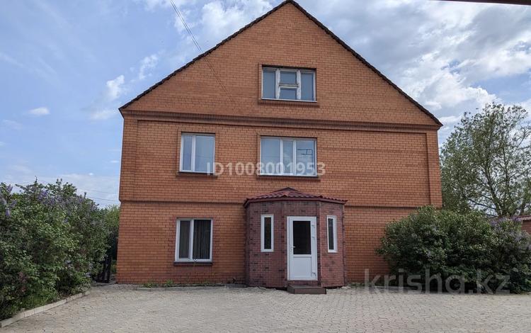 Дом · 6 комнат · 300 м², Жабаева 95 за 150 000 ₸ в Петропавловске — фото 20
