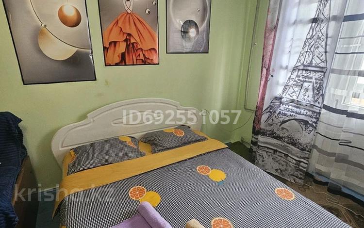 2-комнатная квартира, 44 м², 2/5 этаж посуточно, Независимости за 12 000 〒 в Темиртау — фото 2