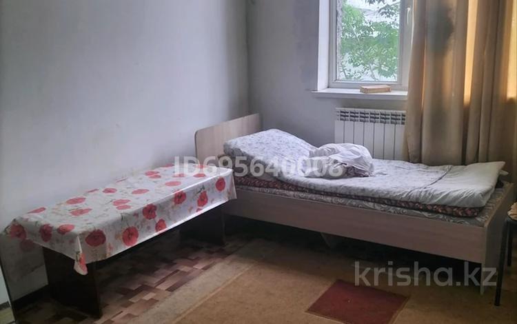 1 бөлме · 2 м² · 2 қабат, Неткалиева 103 Е, бағасы: 35 000 ₸ в Таразе — фото 2