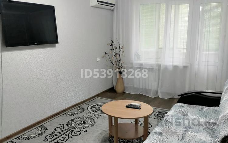 2-комнатная квартира, 49 м², 1/5 этаж посуточно, проспект Абая 107 за 11 000 〒 в Уральске — фото 31