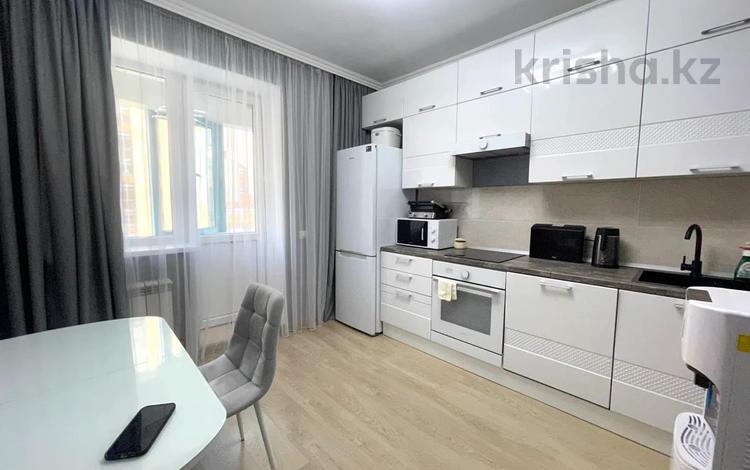 2-комнатная квартира, 70 м², 12/20 этаж посуточно, мкр Комсомольский, Сарайшык 7/2 за 15 000 〒 в Астане, Есильский р-н — фото 2