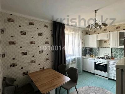 Пәтерлер в Актюбинской обл.: 2-бөлмелі пәтер · 79 м² · 2/6 қабат, Авиагородок 15А, бағасы: 21.2 млн 〒 2-бөлмелі пәтер · 79 м² · 2/6 қабат, Авиагородок 15А, бағасы: 21.2 млн 〒 в Актобе, мкр Авиагородок