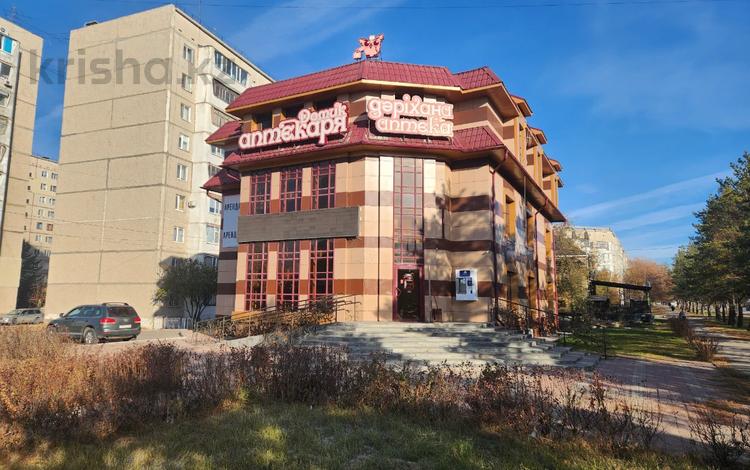 Свободное назначение, офисы, магазины и бутики, склады, общепит, салоны красоты, медцентры и аптеки, образование, развлечения · 665.7 м² за 552 млн 〒 в Костанае, 8-й микрорайон — фото 2