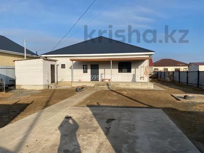Продажа домов и дачи в Атырауской обл.: Отдельный дом · 4 комнаты · 170 м² · 8 сот., мкр Аксай, Акжар2 за 36 млн 〒 Отдельный дом · 4 комнаты · 170 м² · 8 сот., мкр Аксай, Акжар2 за 36 млн 〒 в Атырау