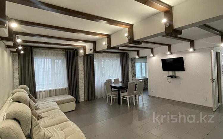 2-комнатная квартира, 60 м², 2/5 этаж помесячно, Женис 77 — Молдагулова