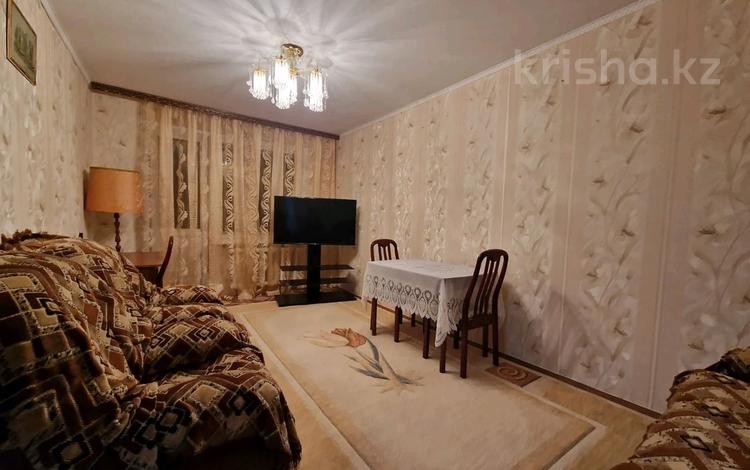 2-комнатная квартира, 46 м², 3/5 этаж помесячно, 8-й микрорайон, 8 микрорайон — Карбышева - Чкалова