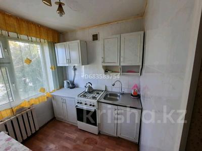 3-бөлмелі пәтер, 57 м², 2/5 қабат, 2 мкр 22, бағасы: 17.5 млн 〒 в Атырау, мкр Авангард-2