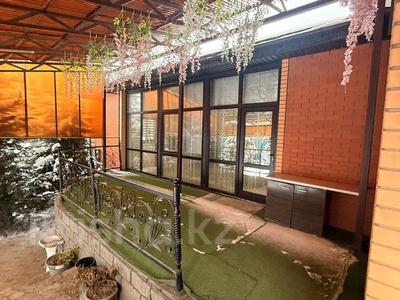 Отдельный дом · 6 комнат · 380.4 м² · 10 сот., мкр Акжар, Медеубекова за 110 млн 〒 в Алматы, Наурызбайский р-н