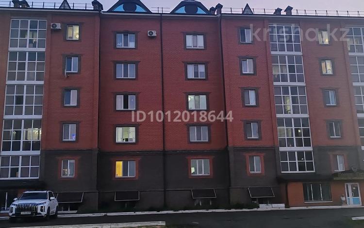 2-бөлмелі пәтер · 55 м² · 1/5 қабат, Габдулина 16, бағасы: 25 млн ₸ в Кокшетау — фото 2