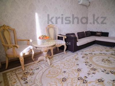 4-комнатная квартира · 120 м² · 1 этаж, Мкр. Женис 22 — Женис, 6 микрорайон за 35 000 ₸ в Уральске, мкр Школьник