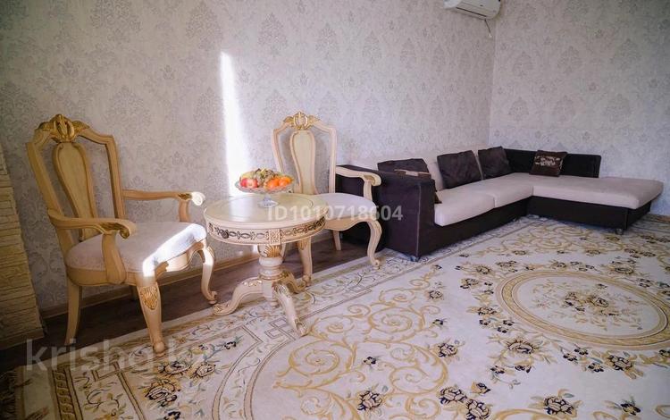 4-комнатная квартира · 120 м² · 1 этаж, Мкр. Женис 22 — Женис, 6 микрорайон за 35 000 ₸ в Уральске, мкр Школьник — фото 11