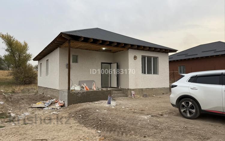 Отдельный дом · 3 комнаты · 110 м² · 5 сот., Учетный квартал — В районе СДУ за 37 млн 〒 в Каскелене — фото 2