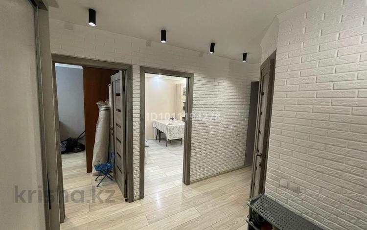 3-бөлмелі пәтер · 63 м² · 2/5 қабат, мкр Юго-Восток, 27й микрорайон 13, бағасы: 22 млн ₸ в Караганде, Казыбек би р-н — фото 2