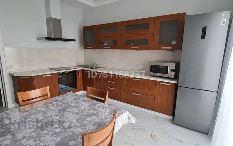 2-бөлмелі пәтер · 72 м² · 12/18 қабат, Сауран 10в — ул. Сауран - ул. Сыганак, бағасы: 350 000 ₸ в Астане, Есильский р-н — фото 2