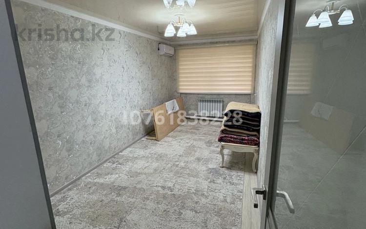 2-бөлмелі пәтер · 55 м² · 1/5 қабат, 1 мкр 6, бағасы: 12 млн ₸ в Туркестане — фото 2