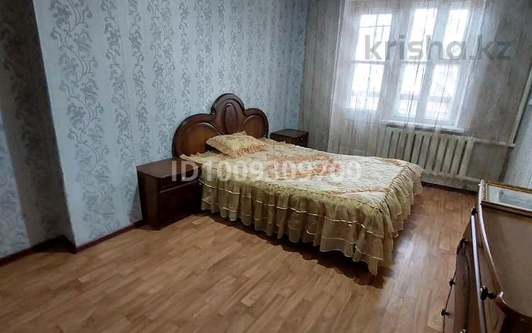 3-комнатная квартира · 72 м² · 2/2 этаж, Аблайхана — Около Халык Банка за 12.5 млн 〒 в Шу — фото 2