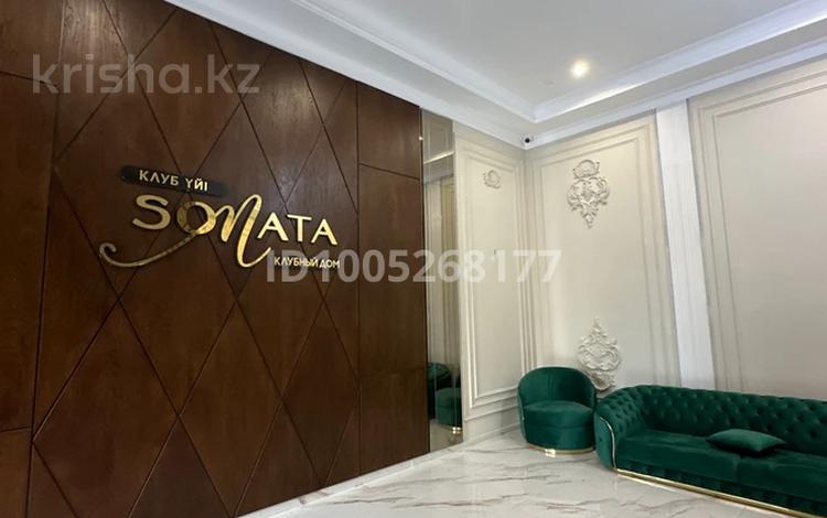 2-бөлмелі пәтер · 80 м² · 3/5 қабат, Микрорайон Ак шагала, 2ая улица 21, бағасы: 45 млн ₸ в Атырау — фото 2