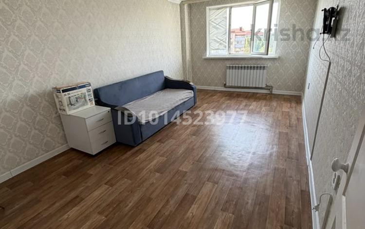2-комнатная квартира · 63 м² · 6/6 этаж, мкр Кокжиек за 200 000 ₸ в Алматы, Жетысуский р-н — фото 2