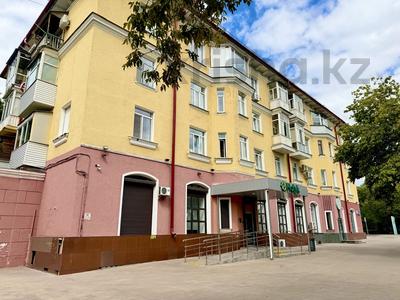 2-бөлмелі пәтер · 51 м² · 2/4 қабат, Жаңа қала ш/а., проспект Назарбаева 44 — Политех, Акимат, бағасы: 23.5 млн ₸ в Караганде, Казыбек би р-н