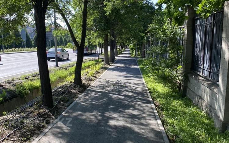 2-комнатная квартира · 54 м² · 4/12 этаж, мкр Самал-2 75 за 300 000 ₸ в Алматы, Медеуский р-н — фото 2
