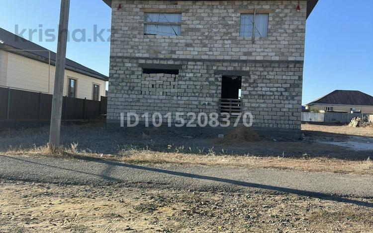Жеке үй · 4 бөлме · 200 м² · 10 жүзд., Бауырластар, Бауырластар 2 23 — Остановка школа, бағасы: 12 млн ₸ в Актобе, жилой массив Бауырластар — фото 2