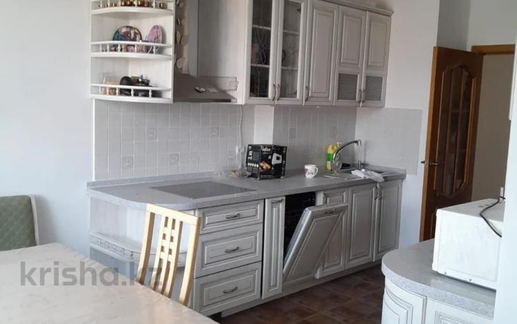 3-комнатная квартира · 90 м² · 9/14 этаж, Сарайшык 5 за 350 000 ₸ в Астане, Есильский р-н — фото 2