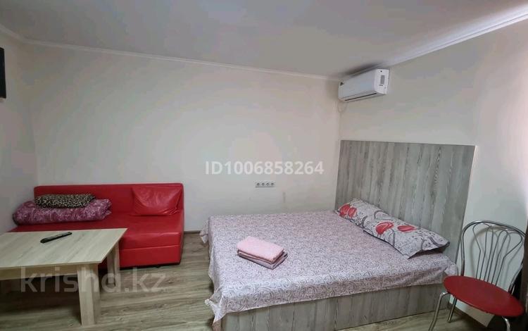 1-бөлмелі пәтер · 29 м², Абая центр — Айманова, бағасы: 12 000 ₸ в Алматы, Бостандыкский р-н — фото 2