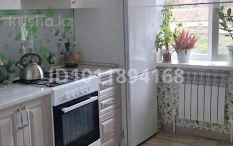 2-бөлмелі пәтер · 47 м² · 2/2 қабат, Махамбета утемисова 198, бағасы: 9.3 млн 〒 в Актобе, мкр. Курмыш — фото 2
