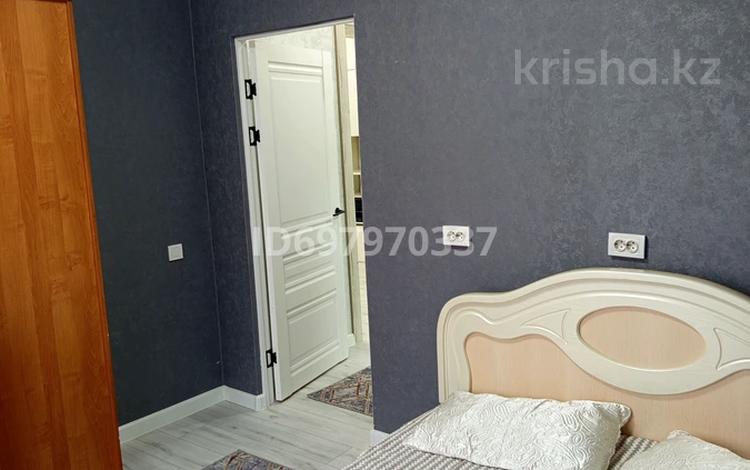 2-бөлмелі пәтер, 45 м², 6/9 қабат ай сайын, Қарағайлы 105, бағасы: 180 000 〒 в Семее — фото 2