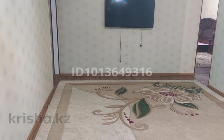 3-комнатная квартира · 57 м² · 3/5 этаж, 12-й микрорайон 217 А — ул. Уалиханова, за Magnum Express за 200 000 ₸ в Шымкенте, Енбекшинский р-н — фото 2