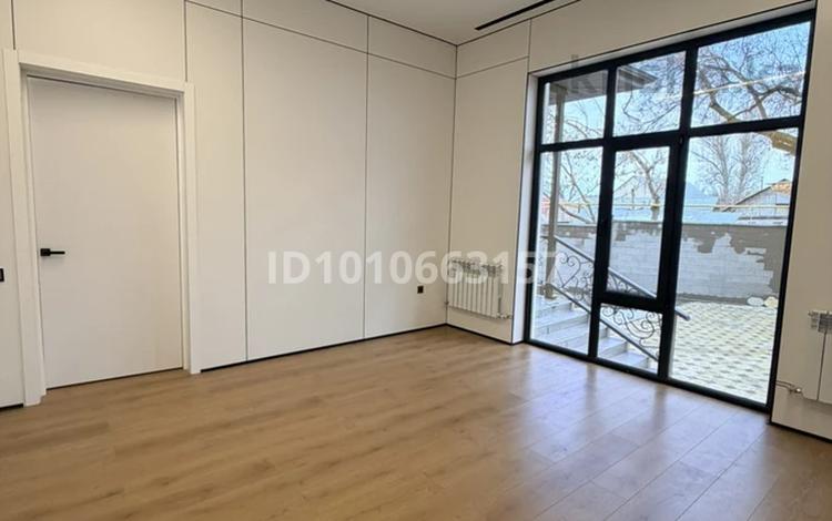 Отдельный дом · 4 комнаты · 180 м² · 5 сот., мкр Таусамалы 73 — Сагдиева за 98 млн ₸ в Алматы, Наурызбайский р-н — фото 2