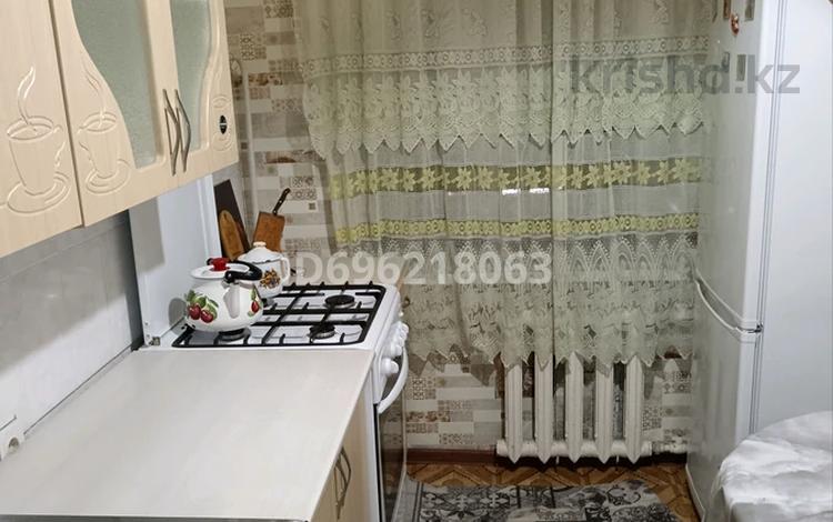 2-бөлмелі пәтер · 60 м² · 5/5 қабат, 4 мкр 6 — 4 школы, бағасы: 7 000 ₸ в Алге — фото 2