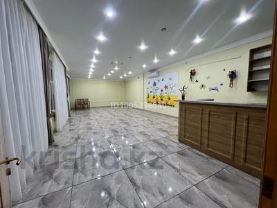Офисы, магазины и бутики, салоны красоты, медцентры и аптеки, образование, развлечения, конференц-залы, кабинеты и рабочие места, студии · 110 м² за 550 000 〒 в Актау, 24-й мкр
