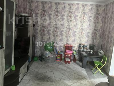 2-бөлмелі пәтер · 46 м² · 4/5 қабат, 13-шағынаудан 7, бағасы: 9.6 млн ₸ в Караганде, Алихана Бокейханова р-н