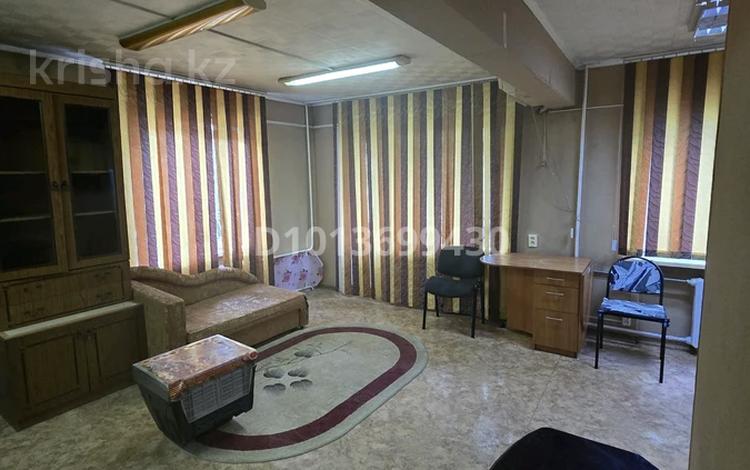 1-комнатная квартира · 30.9 м² · 2/5 этаж, пр. Н. Назарбаева 5/1 за 11 млн ₸ в Усть-Каменогорске, Ульбинский — фото 2
