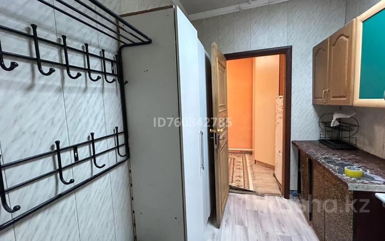 Отдельный дом · 2 комнаты · 90 м², Оркен - 2, Сатан шореева 106 — Рамис магазин за 50 000 〒 в Атырау — фото 2