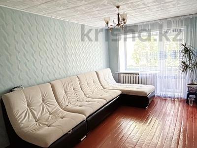 3-комнатная квартира · 55 м² · 5/5 этаж, Майкудук, 12й микрорайон за 10.5 млн ₸ в Караганде, Алихана Бокейханова р-н