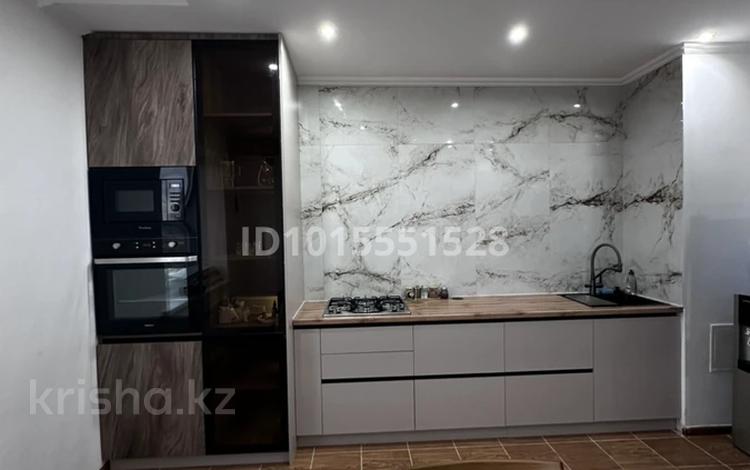 2-бөлмелі пәтер · 75 м² · 8/10 қабат, Кулманова 154а, бағасы: 38 млн ₸ в Атырау — фото 2