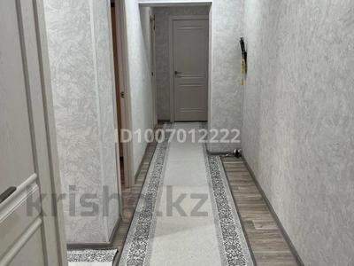 3-комнатная квартира · 72 м² · 3/9 этаж, 10 мкр 5 за 200 000 〒 в Аксае