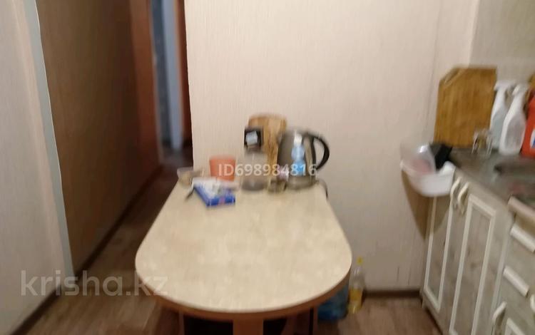 2-комнатная квартира · 42 м² · 4/4 этаж, Майкудук, Майкудук ул Белинского 17А — Возле дворца культуры Майкудука за 130 000 ₸ в Караганде, Алихана Бокейханова р-н — фото 2