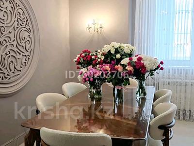 3-комнатная квартира · 100 м² · 8/11 этаж, мкр 8, Алии Молдагуловой 44 — Молдагулова и Санкибай-батыра за 450 000 〒 в Актобе