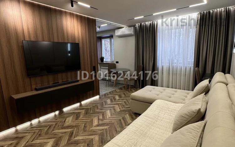 1-бөлмелі пәтер · 38 м² · 2/5 қабат, Жаңа қала ш/а. 44, бағасы: 300 000 ₸ в Караганде, Казыбек би р-н — фото 2