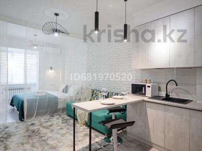 1-комнатная квартира, 40 м², 2/10 этаж посуточно, Карасай батыра 326 за 16 900 〒 в Алматы, Алмалинский р-н