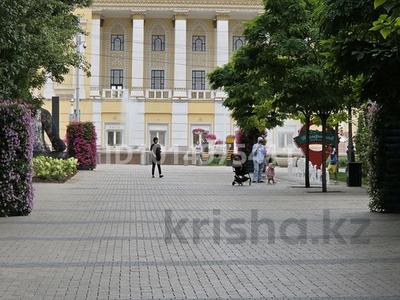 3-комнатная квартира · 100 м² · 2/3 этаж, Назарбаева — Кабанбай батыр за 720 000 ₸ в Алматы, Алмалинский р-н