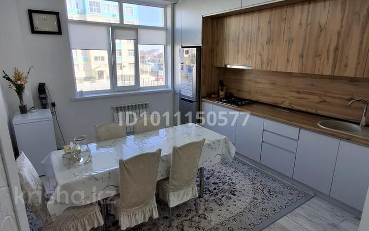 2-комнатная квартира · 70 м² · 2/5 этаж, мкр Самал, Мкрн Самал 15 за 31 млн 〒 в Атырау — фото 2